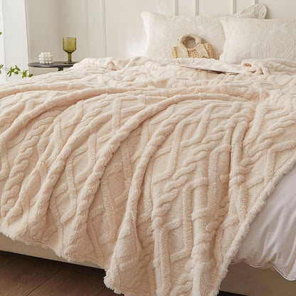 Luxurious Nordic-Style Coral Fleece Blanket