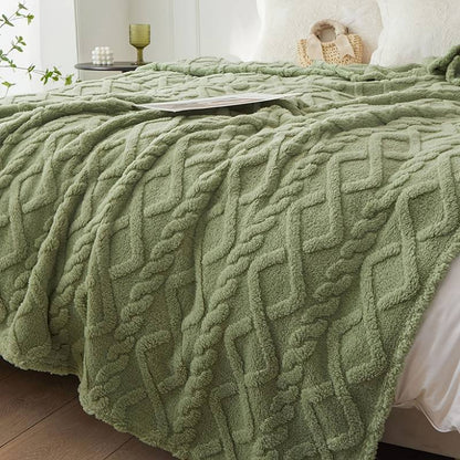 Luxurious Nordic-Style Coral Fleece Blanket